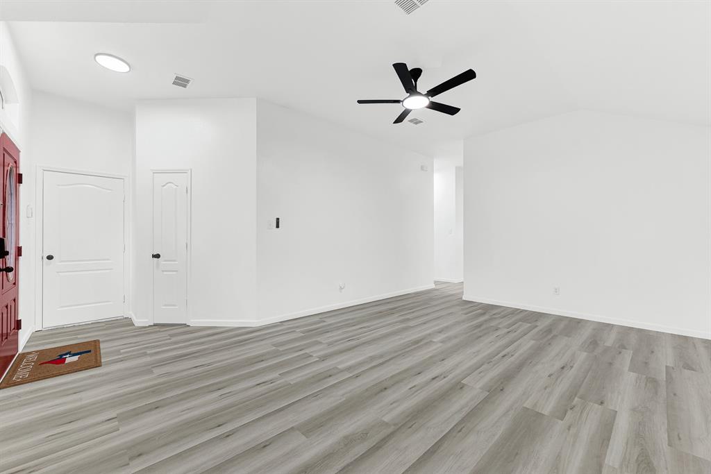 306 Lakefront Drive Property Photo 6