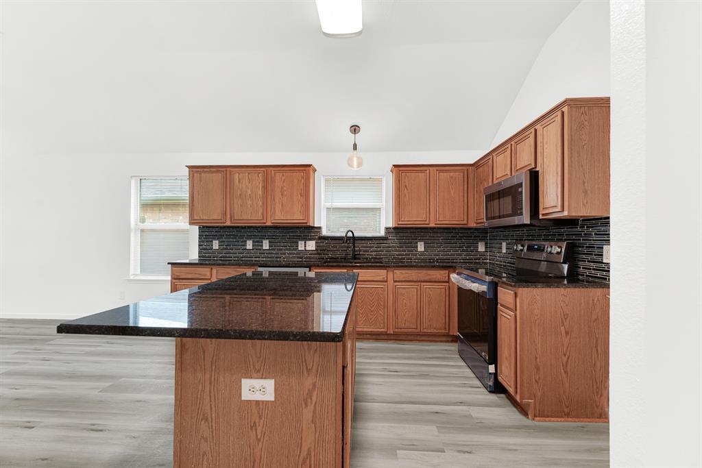 306 Lakefront Drive Property Photo 7