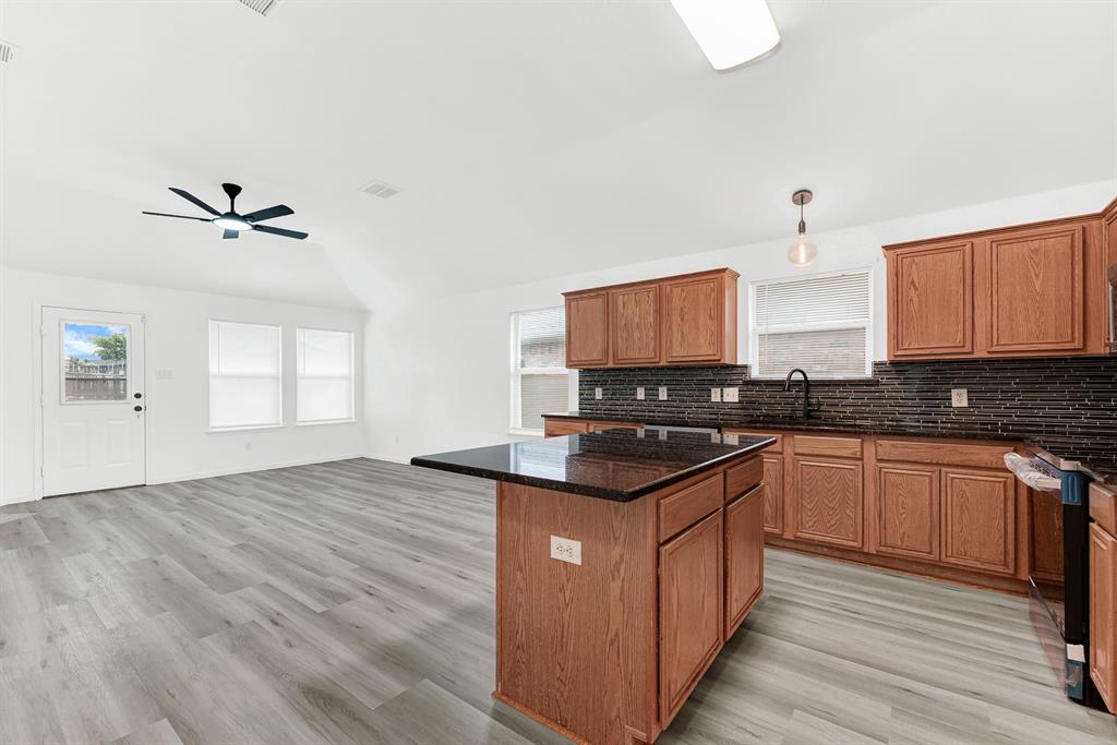 306 Lakefront Drive Property Photo 10
