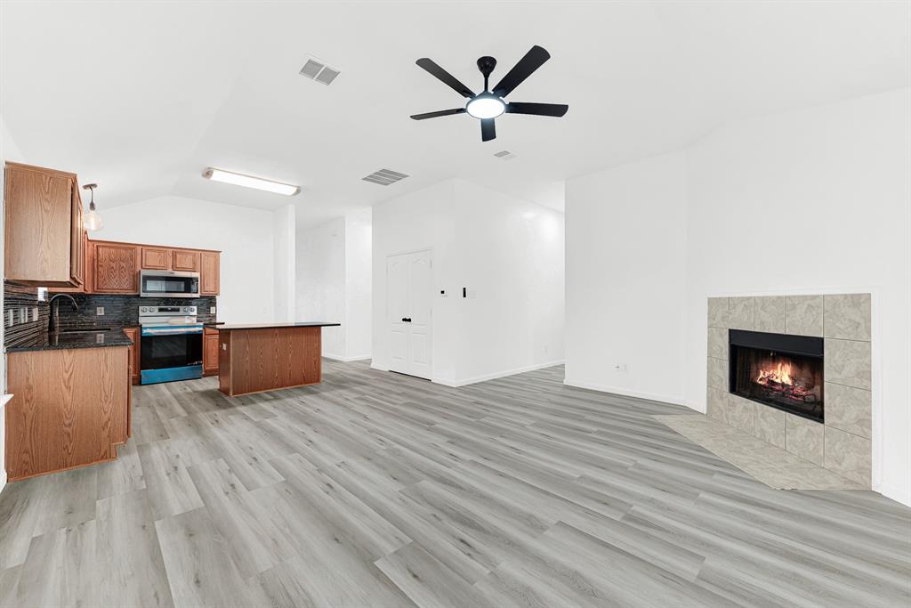 306 Lakefront Drive Property Photo 13