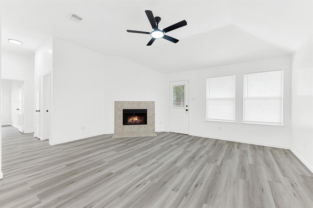 306 Lakefront Drive Property Photo 15