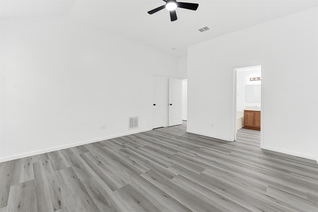 306 Lakefront Drive Property Photo 18