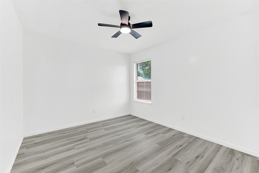 306 Lakefront Drive Property Photo 22