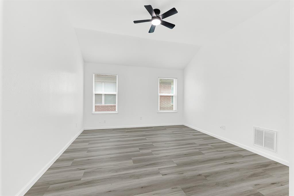 306 Lakefront Drive Property Photo 27