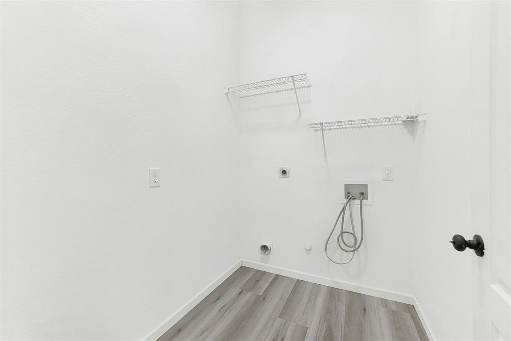 306 Lakefront Drive Property Photo 28