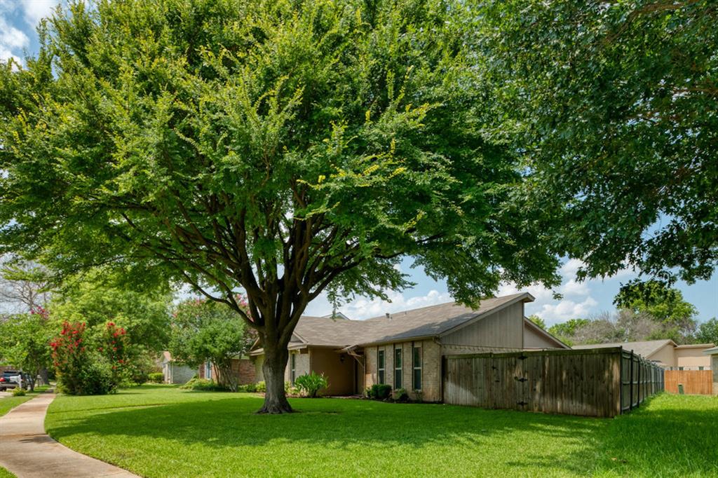 3013 Queens Way Property Photo 3