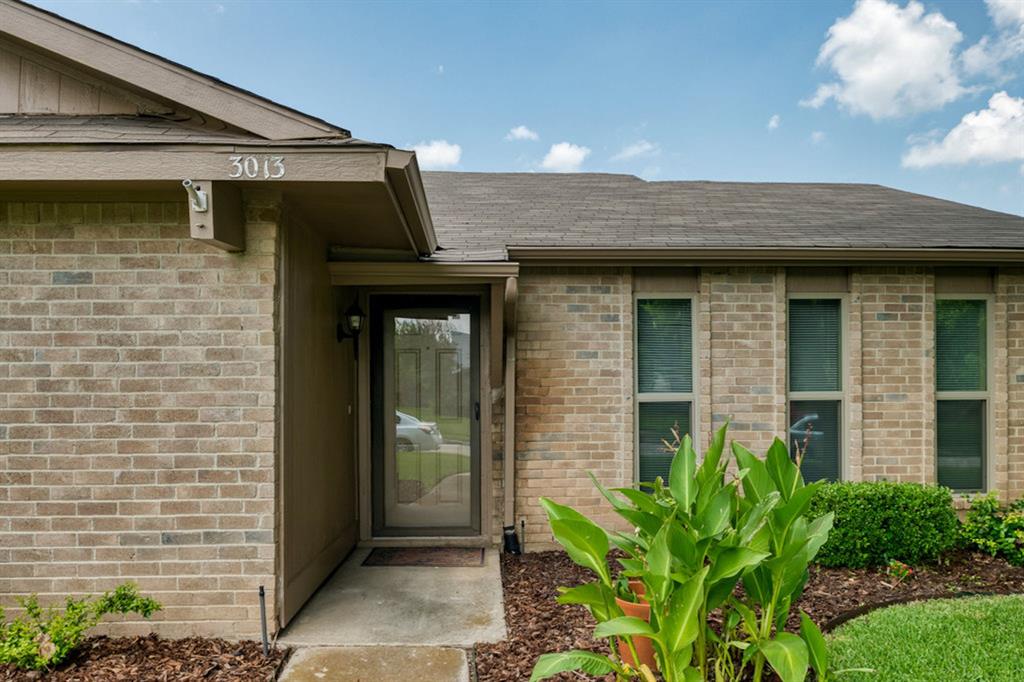 3013 Queens Way Property Photo 4
