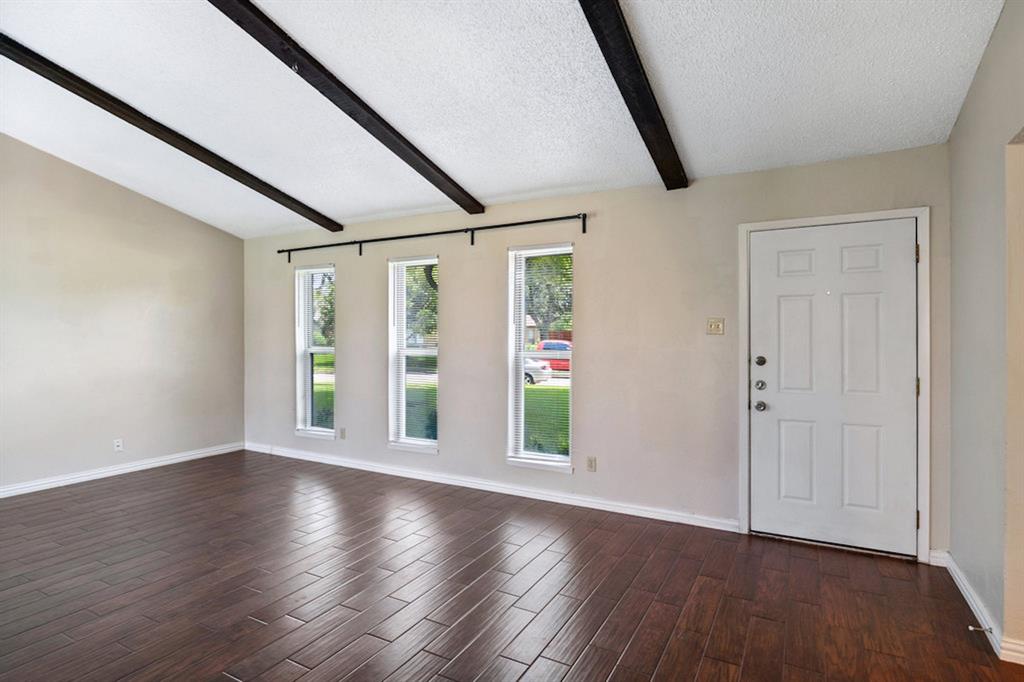 3013 Queens Way Property Photo 5
