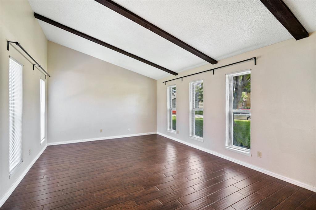 3013 Queens Way Property Photo 6