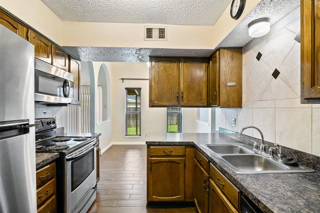 3013 Queens Way Property Photo 12