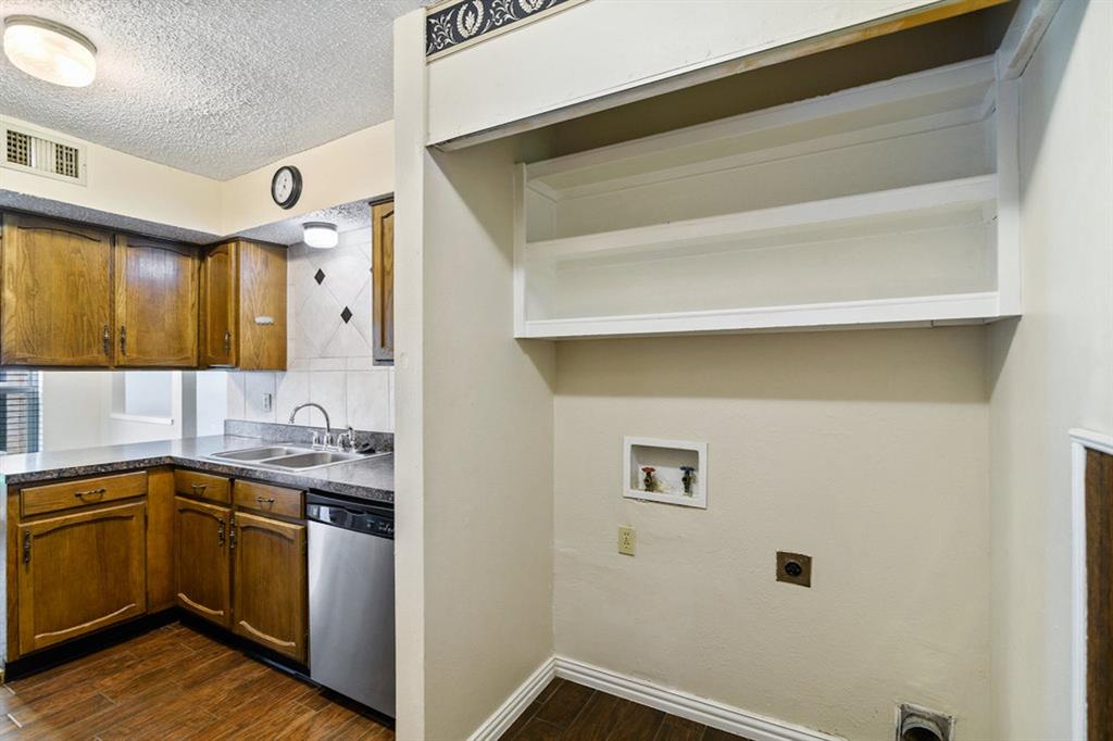 3013 Queens Way Property Photo 13