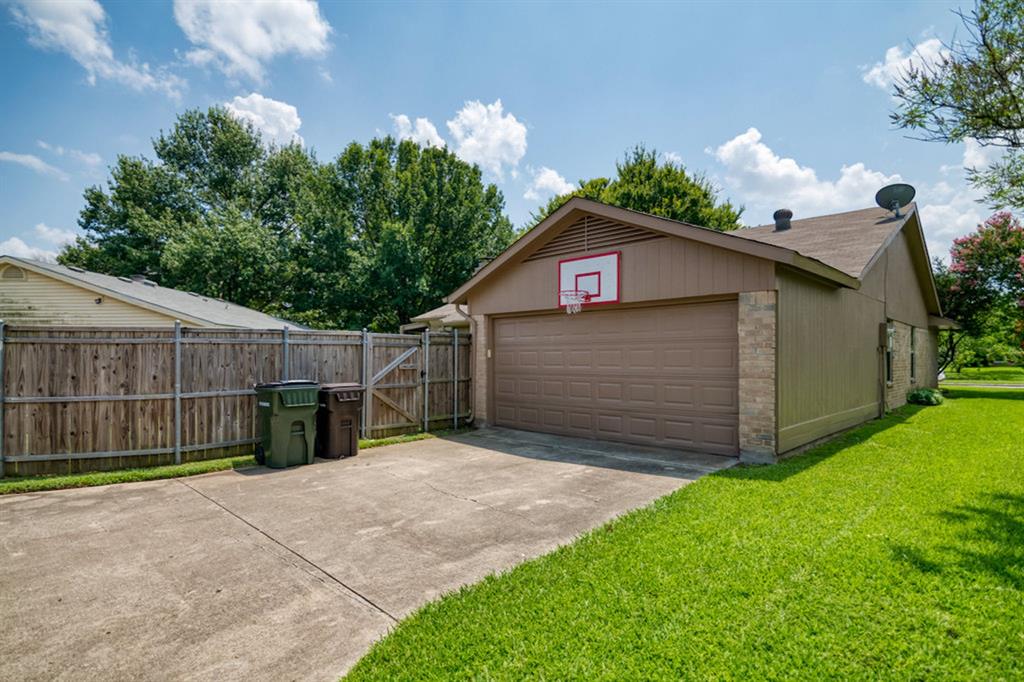 3013 Queens Way Property Photo 23