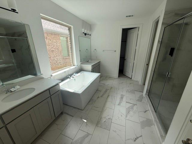 2804 Walker Way Property Photo 11