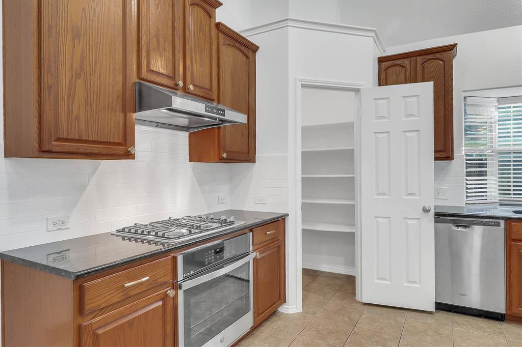 1194 Maple Ridge Way Property Photo 12