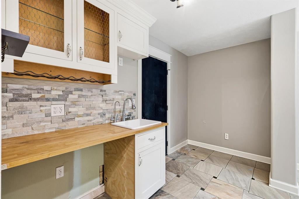 1331 Travis Street Property Photo 19