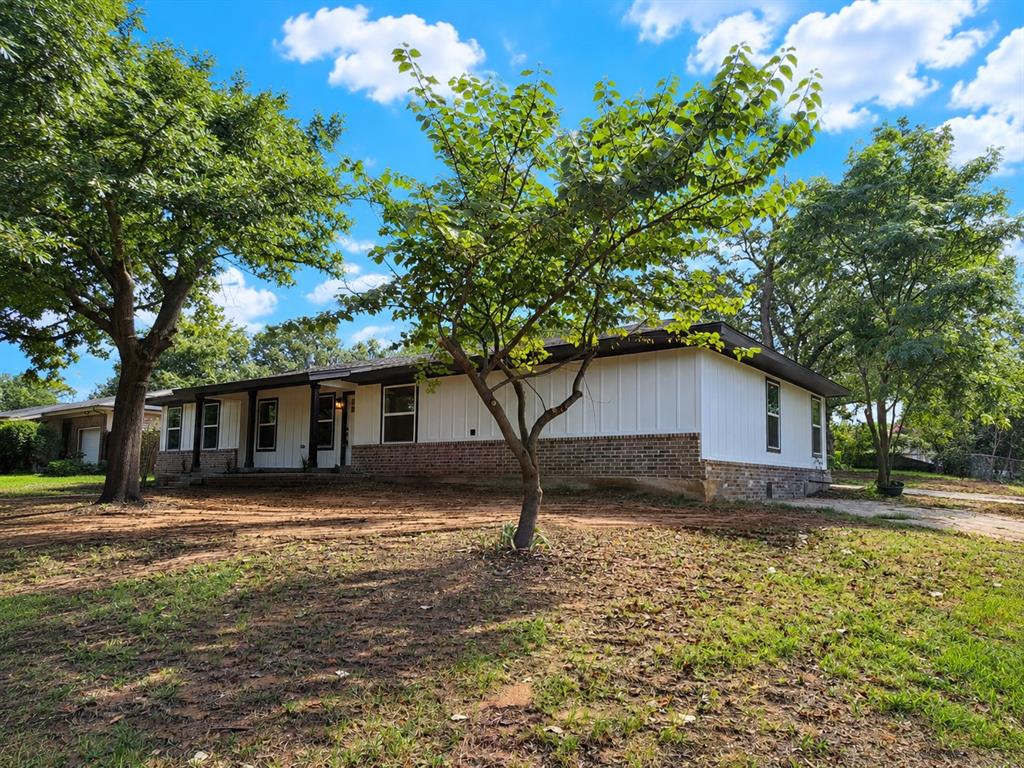 721 Norwood Drive Property Photo 2