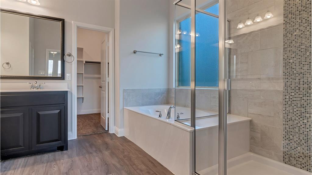 708 Soaring Hawk Drive Property Photo 22