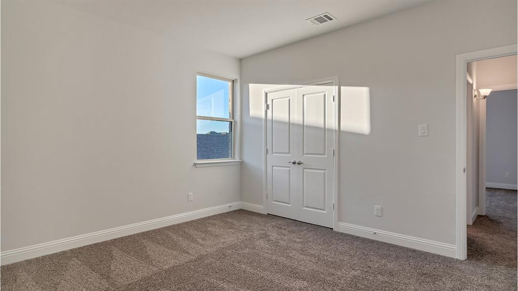 708 Soaring Hawk Drive Property Photo 33