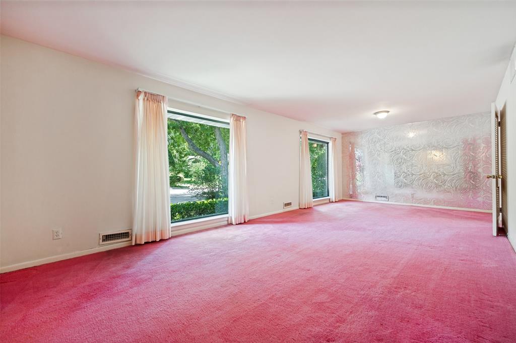 925 Knott Place Property Photo 6
