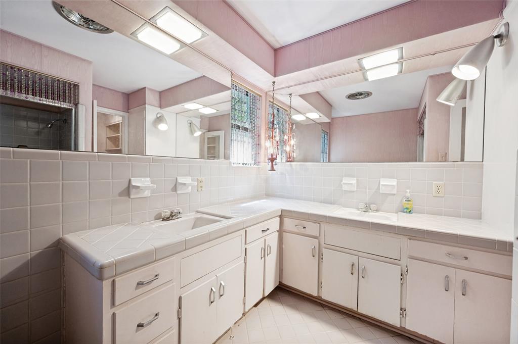 925 Knott Place Property Photo 17