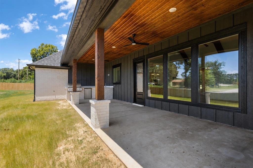 17402 Woodcrest Circle Property Photo 38