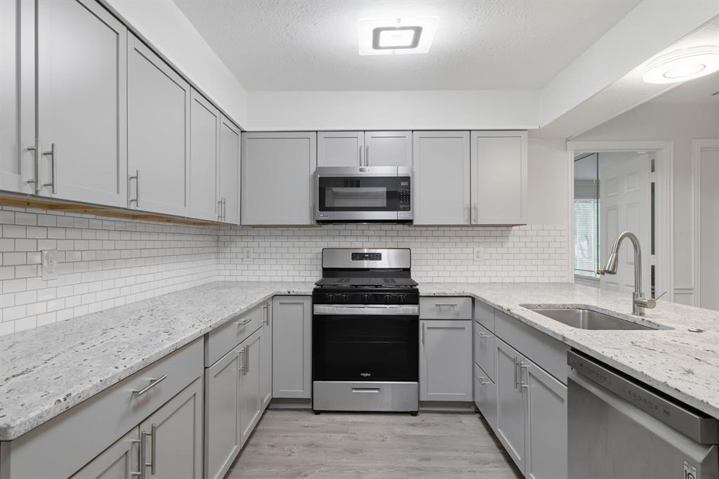 6908 Heatherknoll Drive Property Photo 6