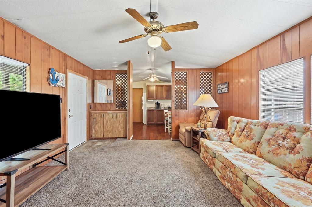4417 Wildwood Circle Property Photo 6