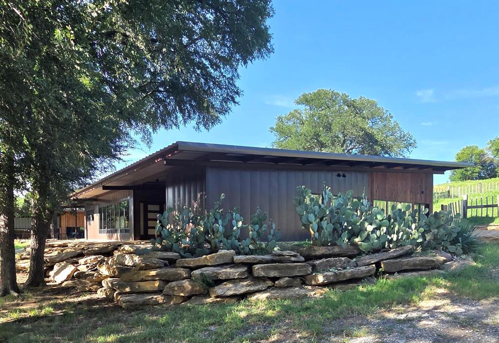 1746 S Fm 372 Property Photo 2