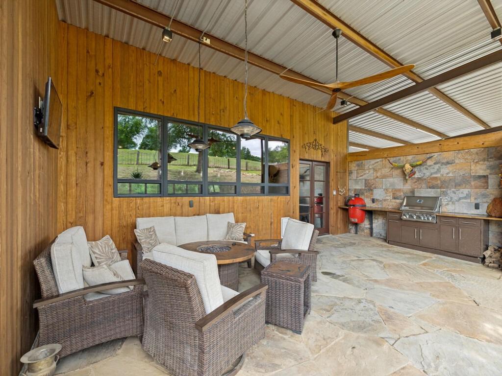 1746 S Fm 372 Property Photo 11