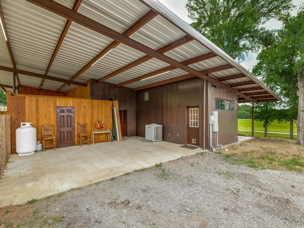 1746 S Fm 372 Property Photo 12