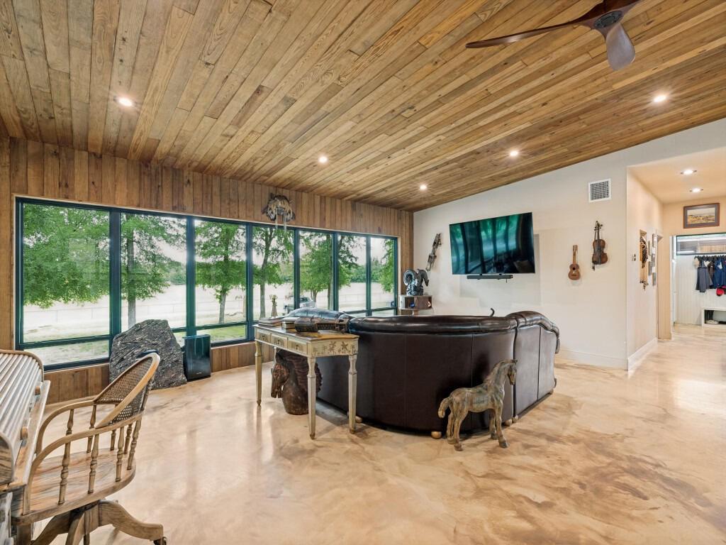 1746 S Fm 372 Property Photo 21