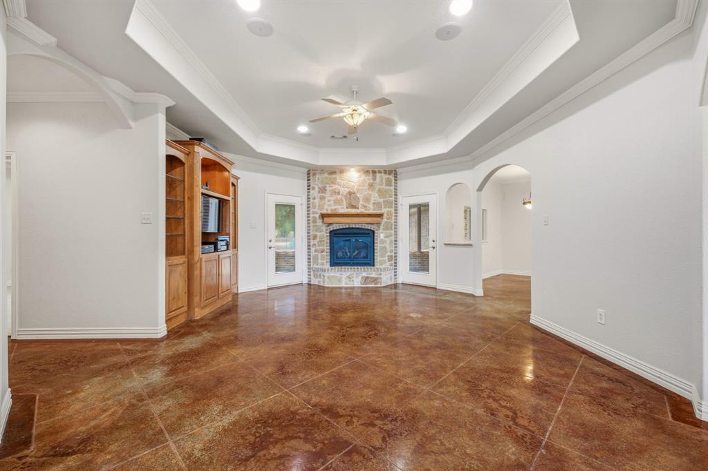 910 Mallard Pointe Drive Property Photo 4