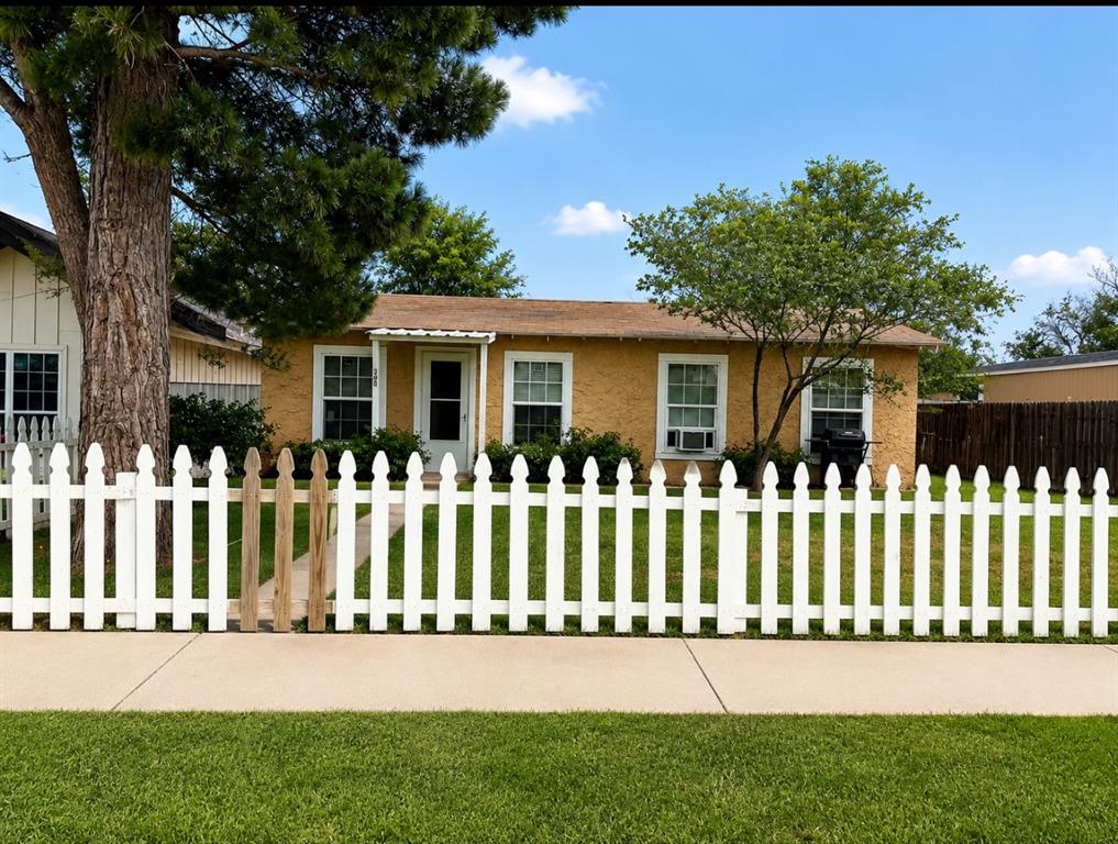 306 5th Street Property Photo 1