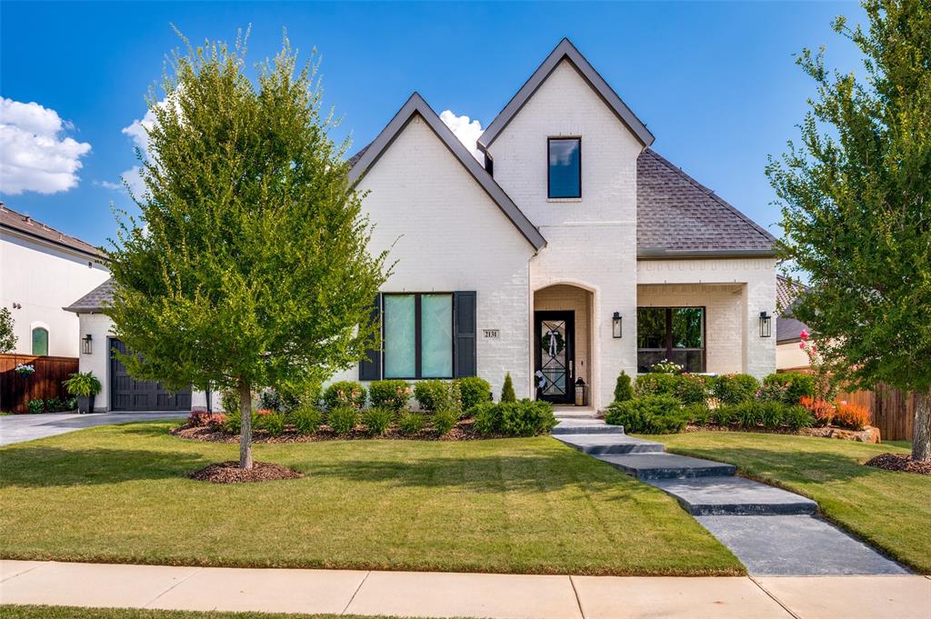 2131 Normandy Circle Property Photo 2