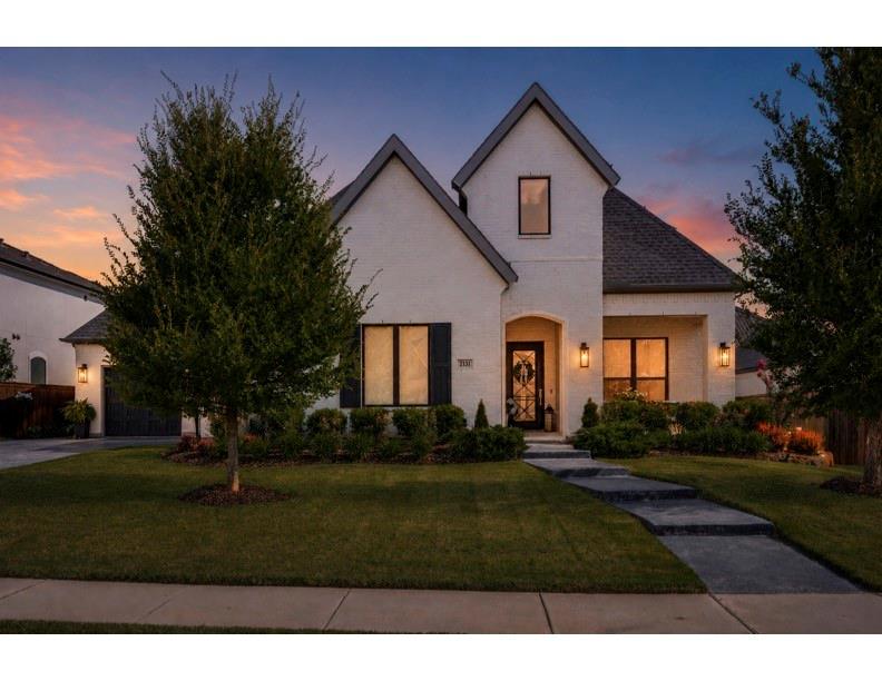 2131 Normandy Circle Property Photo 4
