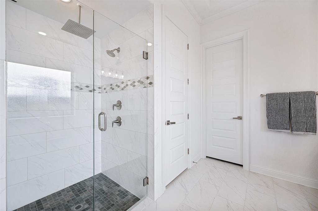 2131 Normandy Circle Property Photo 20