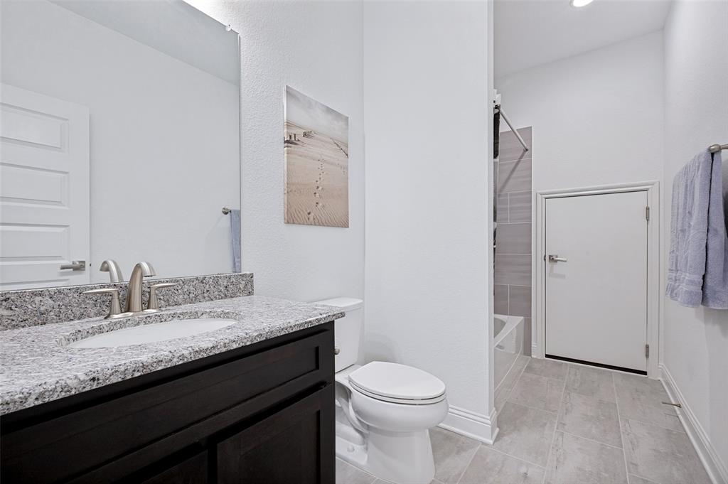 2131 Normandy Circle Property Photo 27