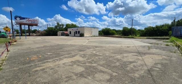1404 N Stemmons Property Photo 6