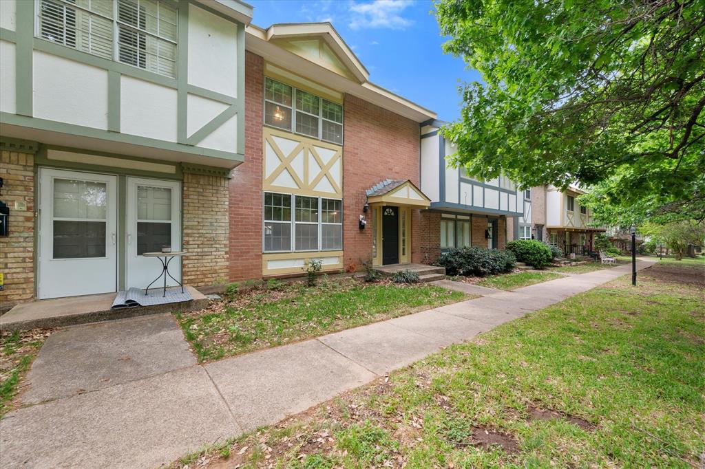 376 Westview Terrace Property Photo 2