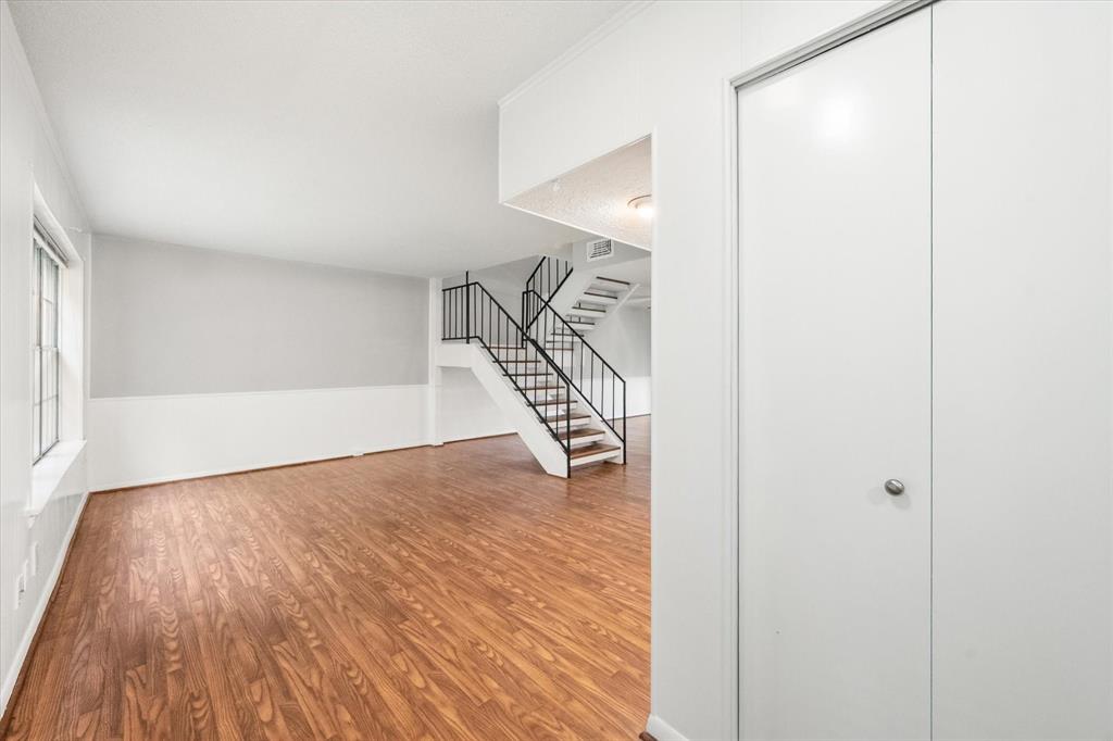 376 Westview Terrace Property Photo 6