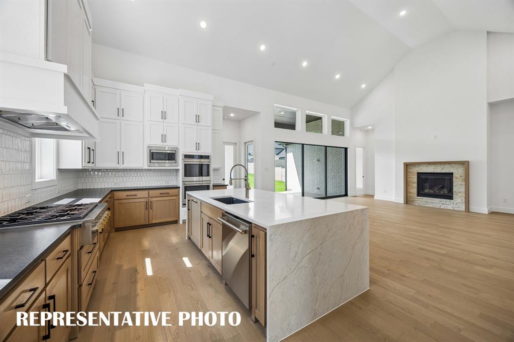 4628 Floral Fields Way Property Photo 10