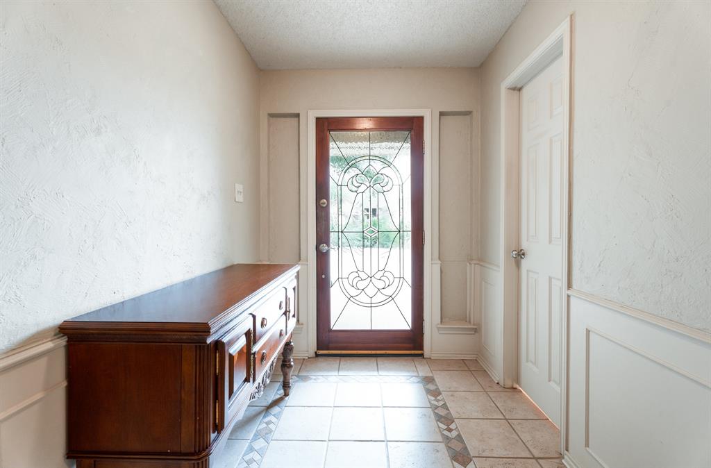 9302 Ravenswood Road Property Photo 6