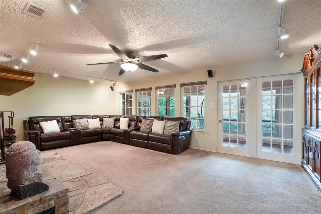 9302 Ravenswood Road Property Photo 8