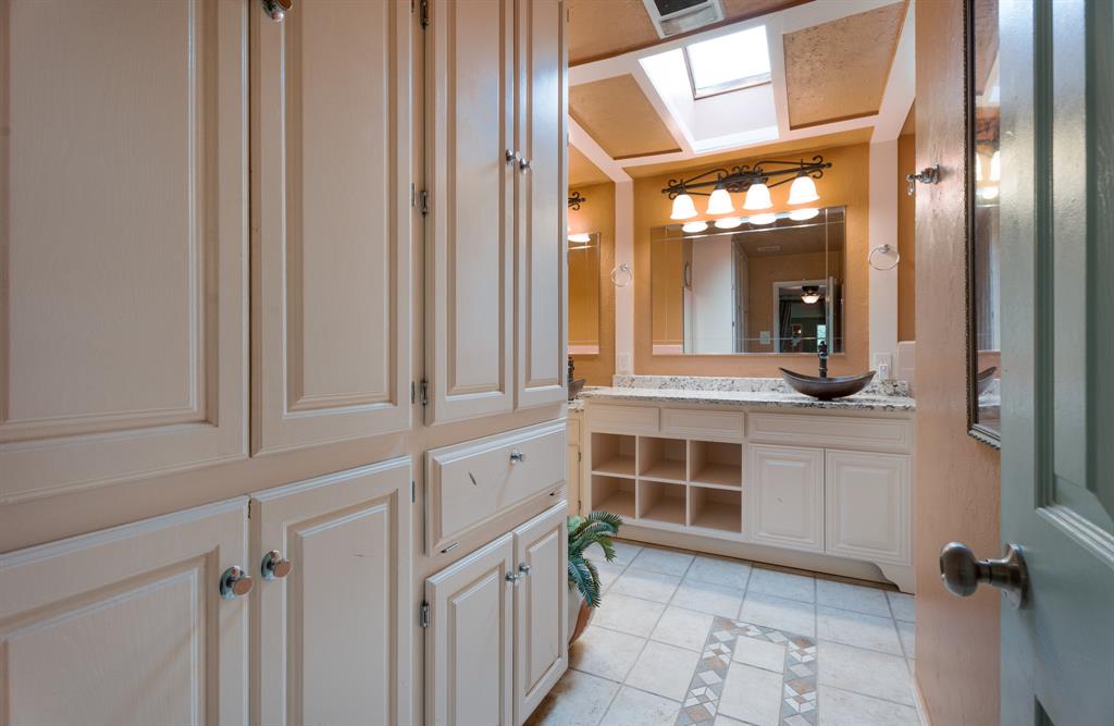 9302 Ravenswood Road Property Photo 12