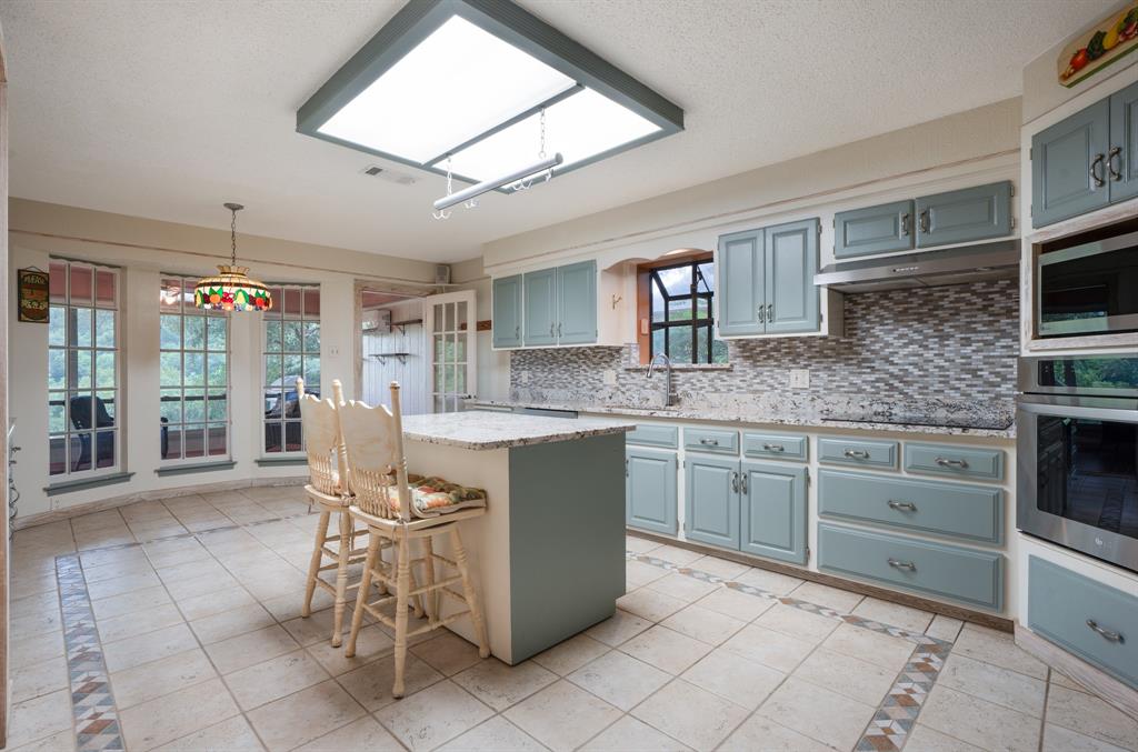 9302 Ravenswood Road Property Photo 14