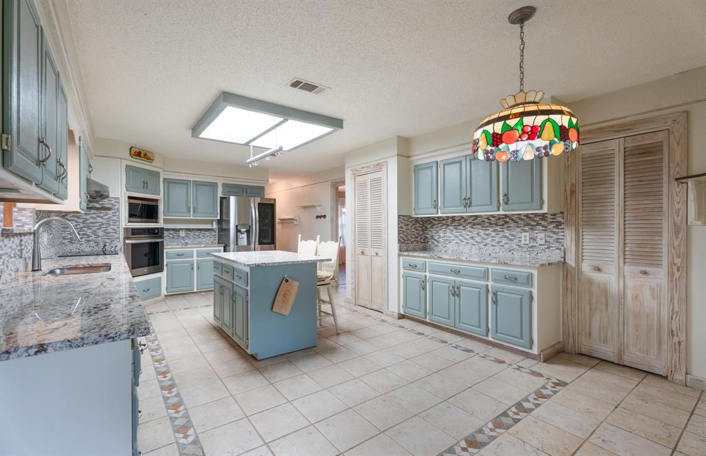 9302 Ravenswood Road Property Photo 16