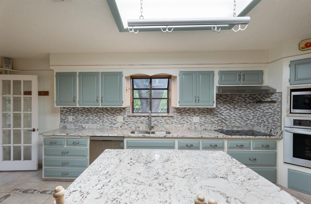 9302 Ravenswood Road Property Photo 18