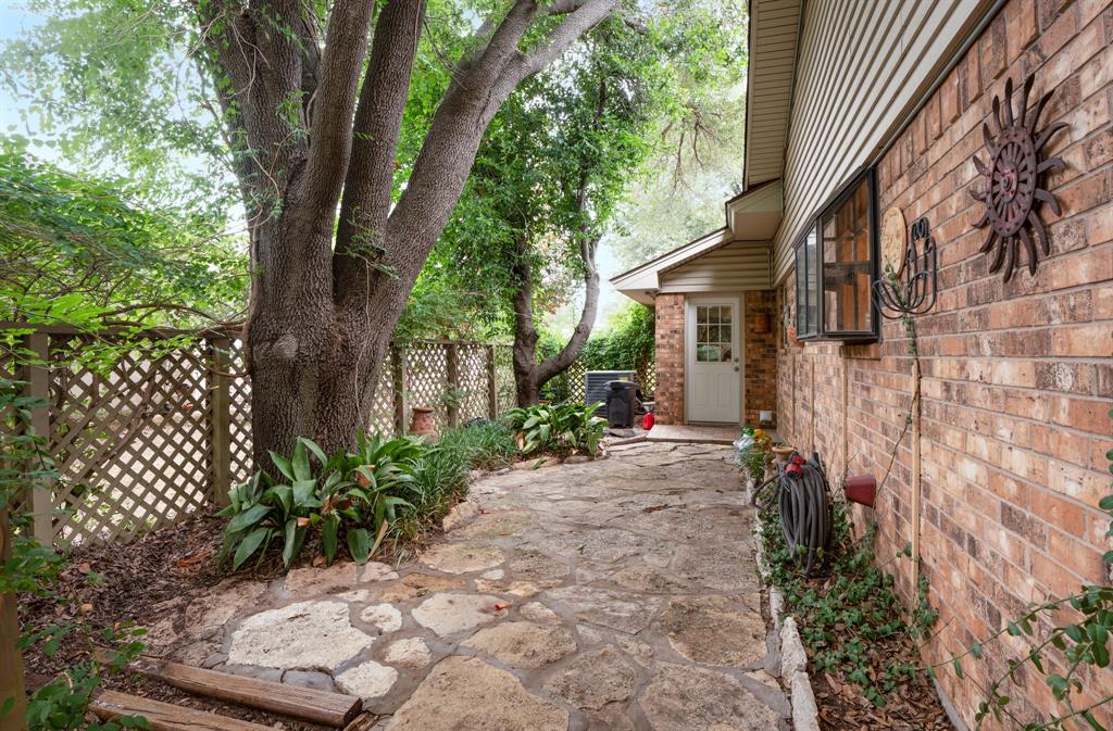 9302 Ravenswood Road Property Photo 26