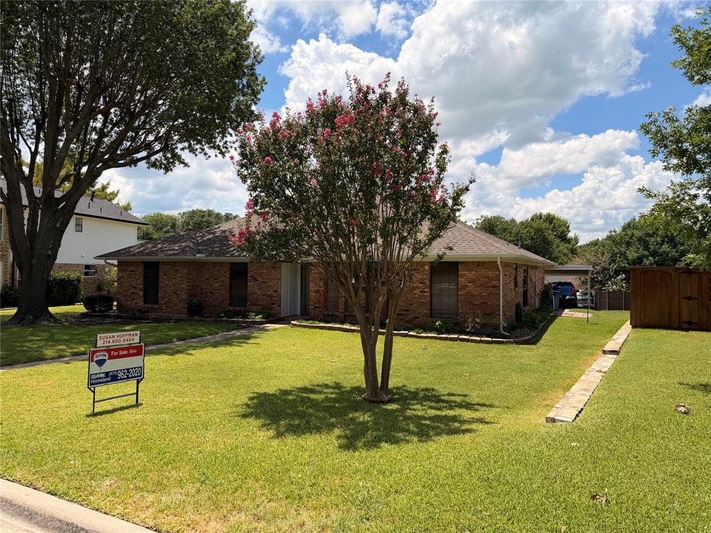 910 Village Green Drive Property Photo 1