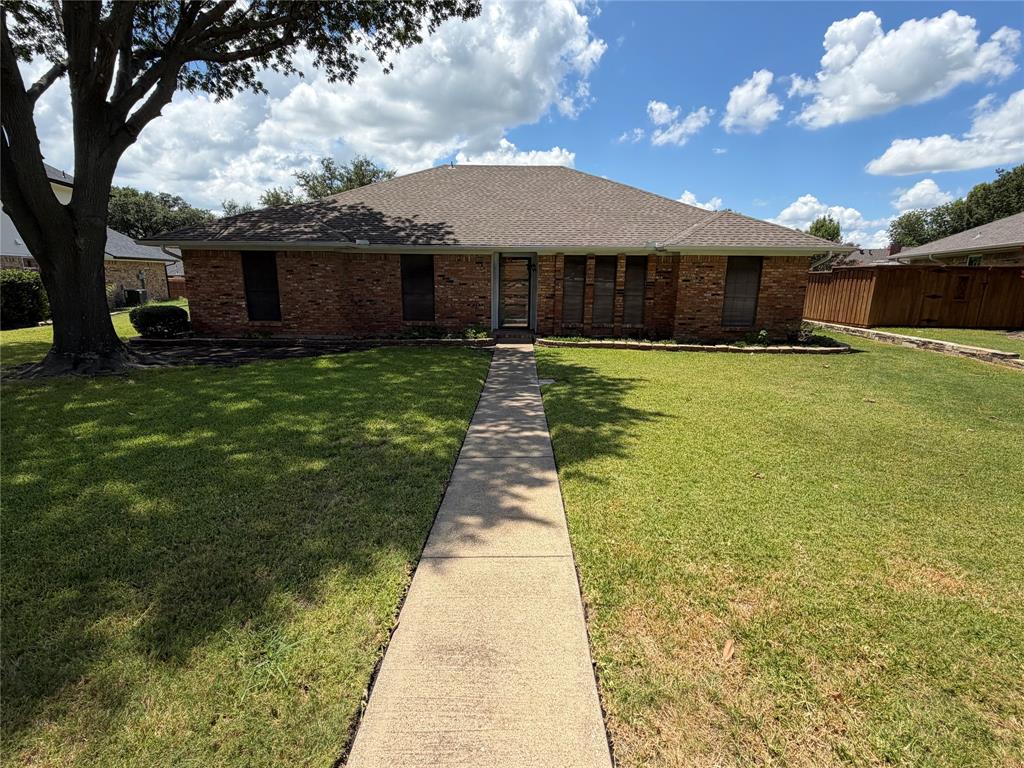 910 Village Green Drive Property Photo 2
